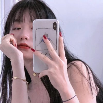 戴金色面具的男子